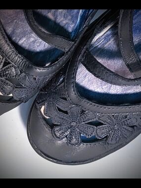 Jambu Women’s Navy Floral Cutout Mary Jane Flats with Cushioned Insole Size 9
